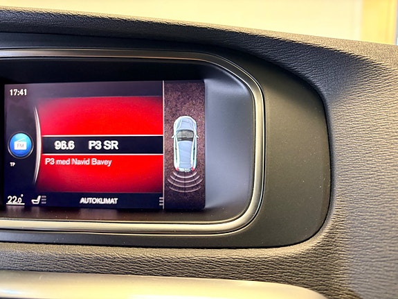 Volvo V40 Cross Country 13 of 21