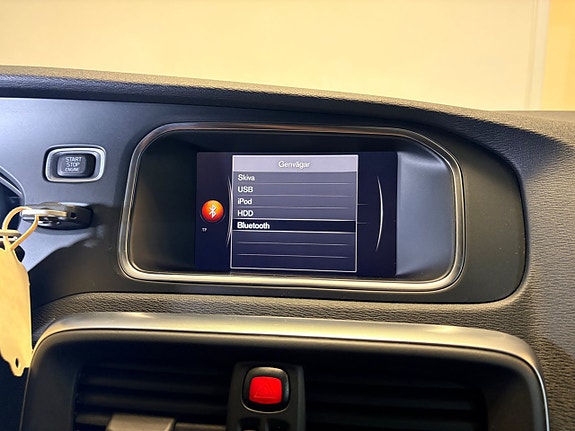 Volvo V40 Cross Country 14 of 21