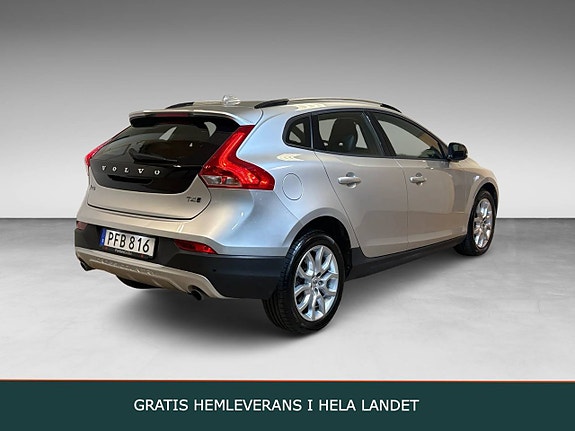 Volvo V40 Cross Country 2 of 21