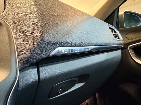 Volvo V40 Cross Country 17 of 21
