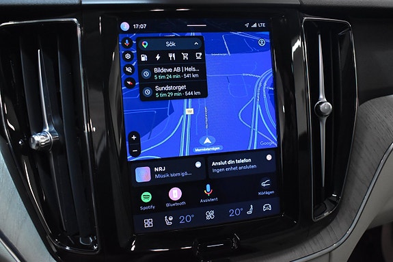 Volvo XC60 13 of 25