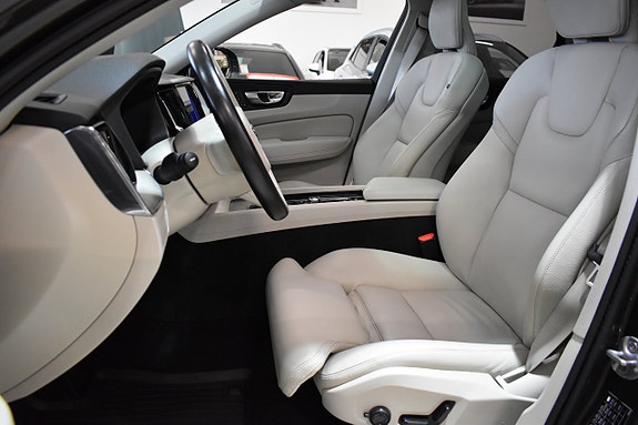 Volvo XC60 10 of 25