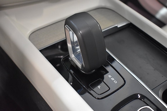 Volvo XC60 12 of 25