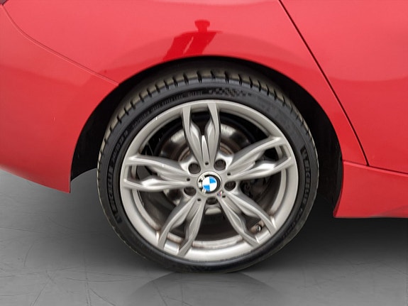 BMW 120i 26 of 28