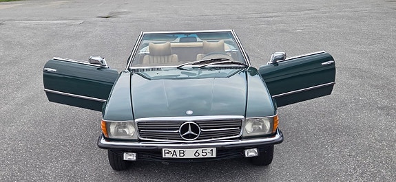 Mercedes-Benz SL350 19 of 28
