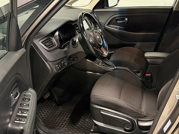 Kia Carens 9 of 15