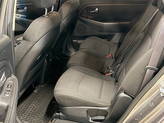 Kia Carens 8 of 15