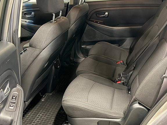 Kia Carens 7 of 15
