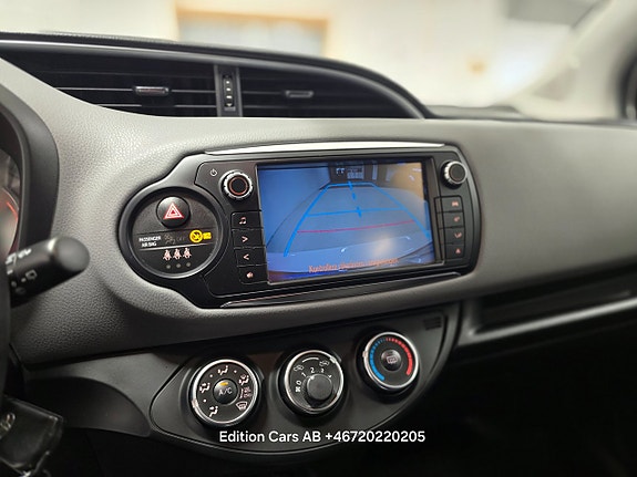 Toyota Yaris 11 of 18