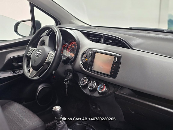 Toyota Yaris 14 of 18