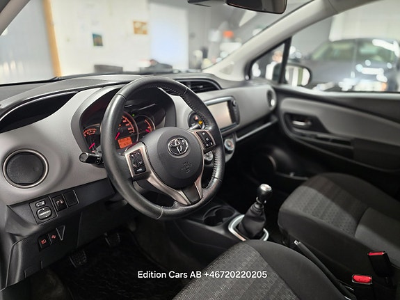 Toyota Yaris 8 of 18