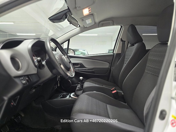 Toyota Yaris 7 of 18