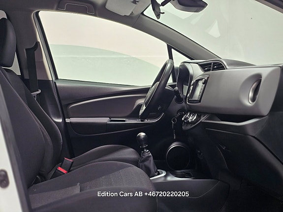Toyota Yaris 13 of 18