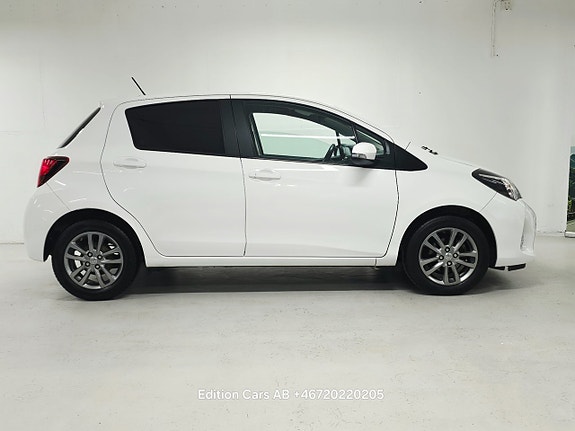 Toyota Yaris 3 of 18