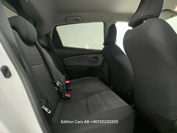 Toyota Yaris 15 of 18