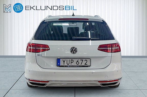 Volkswagen Passat 5 of 21