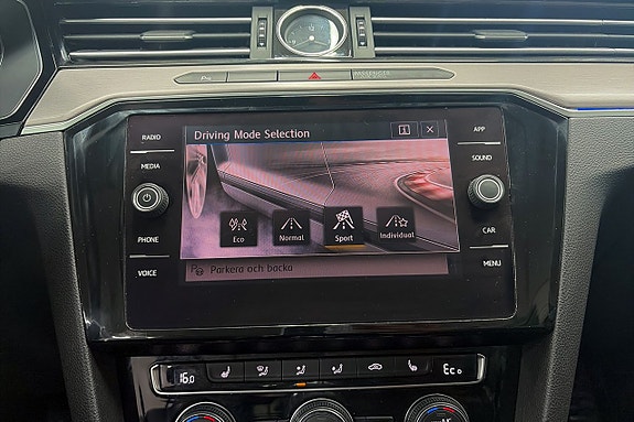 Volkswagen Passat 13 of 21