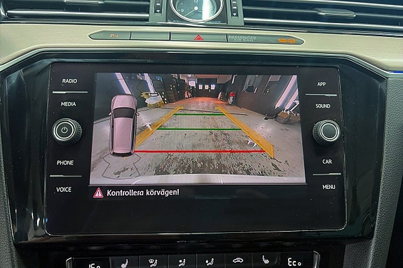 Volkswagen Passat 12 of 21