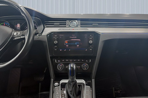 Volkswagen Passat 11 of 21
