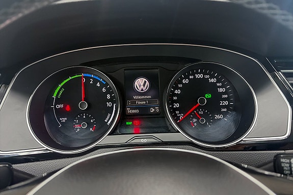 Volkswagen Passat 15 of 21