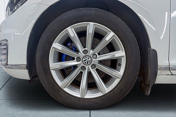 Volkswagen Passat 9 of 21