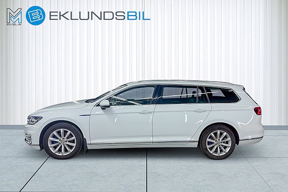 Volkswagen Passat 3 of 21