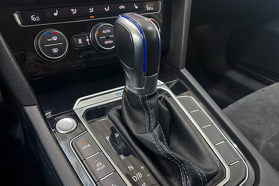 Volkswagen Passat 17 of 21