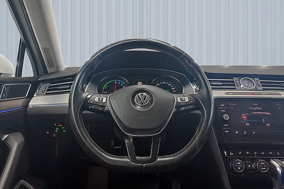 Volkswagen Passat 14 of 21