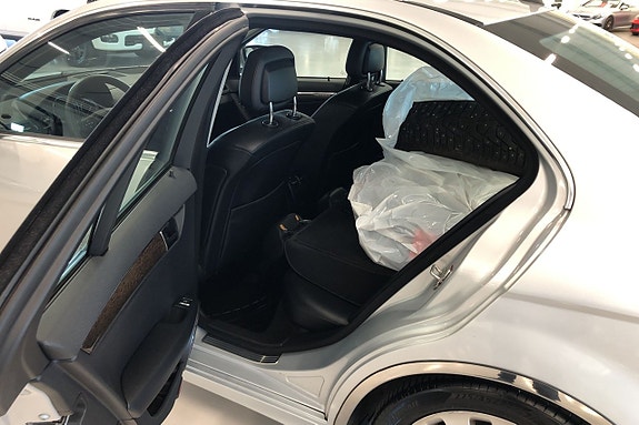 Mercedes-Benz C220 8 of 9