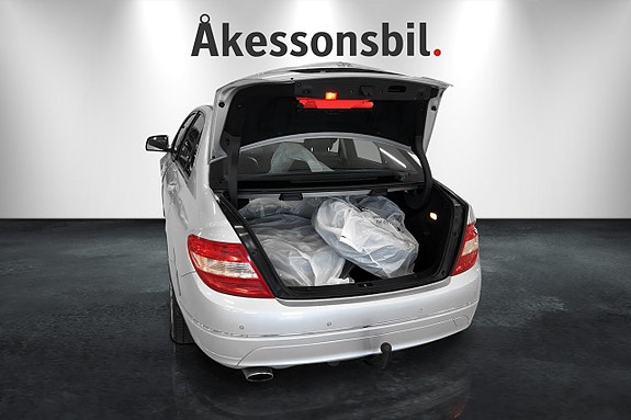 Mercedes-Benz C220 7 of 9