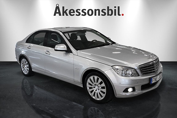 Mercedes-Benz C220 2 of 9