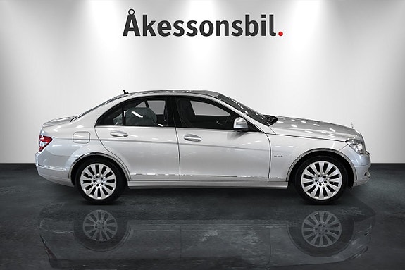 Mercedes-Benz C220 3 of 9