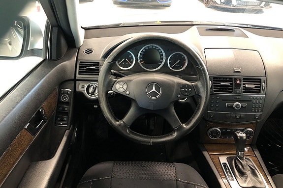Mercedes-Benz C220 9 of 9