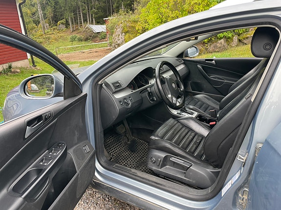 Volkswagen Passat 2 of 6