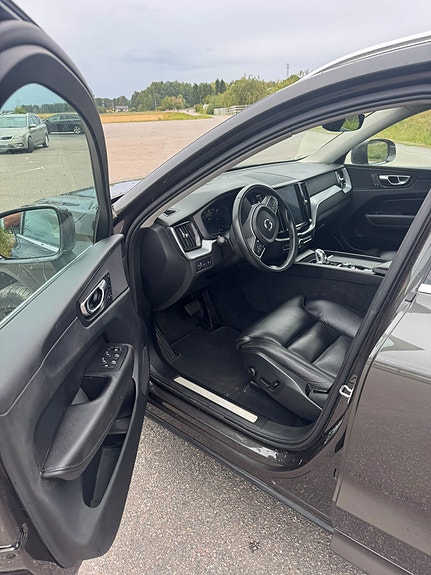 Volvo XC60 6 of 9