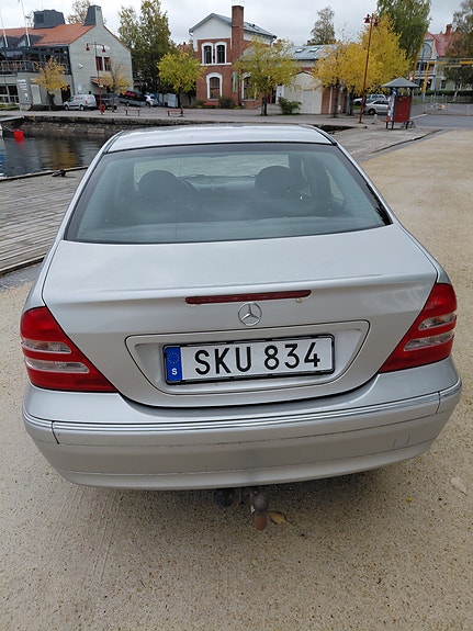 Mercedes-Benz C200 10 of 17