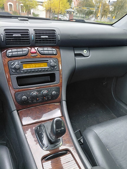 Mercedes-Benz C200 16 of 17