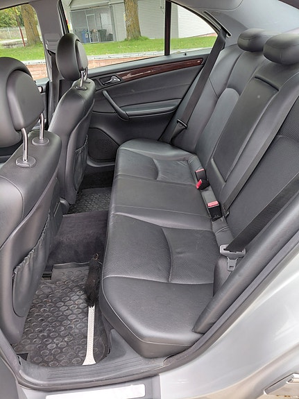 Mercedes-Benz C200 13 of 17