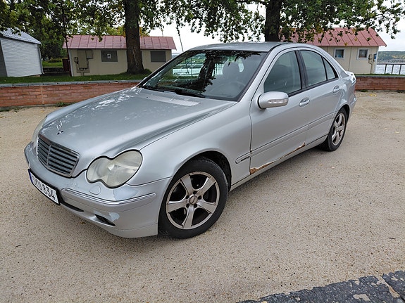 Mercedes-Benz C200 3 of 17