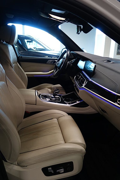 BMW X7 6 of 11