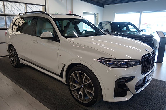BMW X7 2 of 11