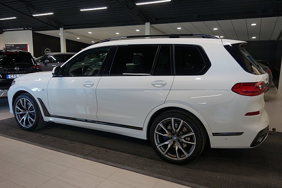 BMW X7 3 of 11