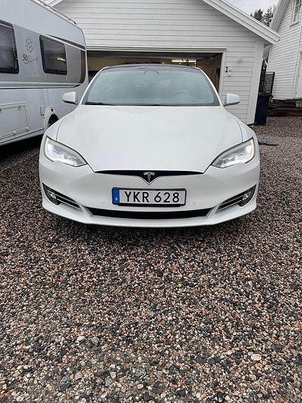 Tesla Model S 2 of 10