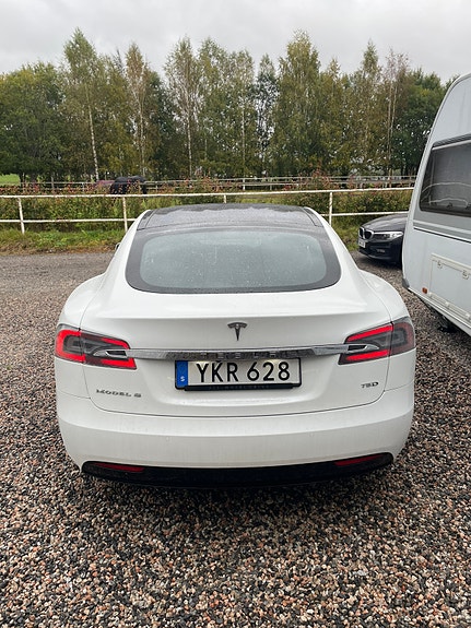 Tesla Model S 4 of 10