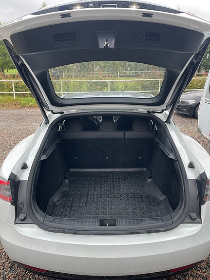 Tesla Model S 8 of 10