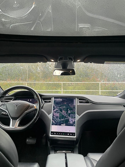 Tesla Model S 6 of 10