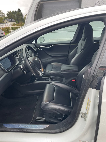 Tesla Model S 7 of 10