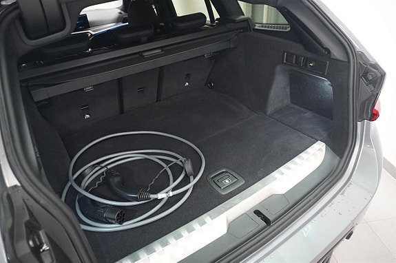 BMW 330e 7 of 18