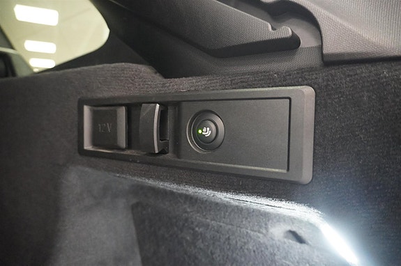 BMW 330e 8 of 18