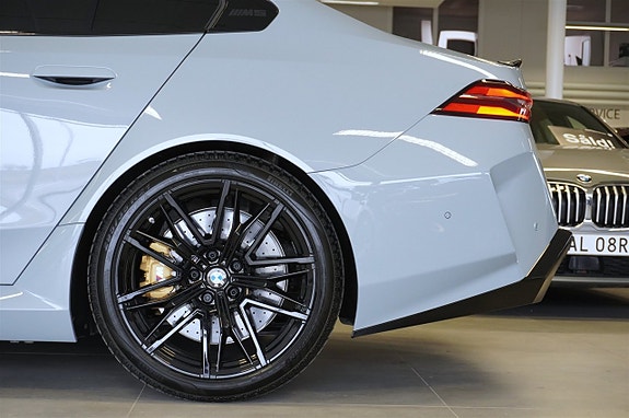 BMW M5 6 of 28